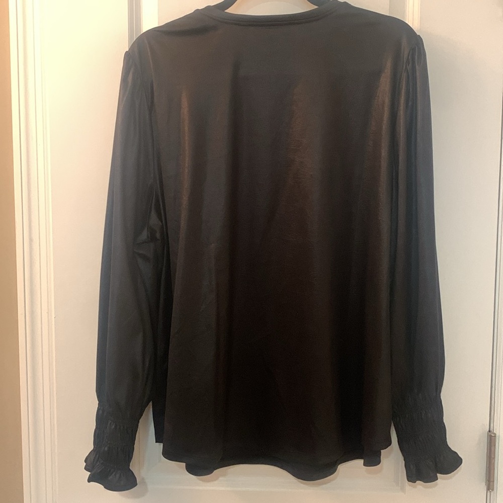 EUC XXL Chico’s Black blouse (leather look) - Picture 7 of 7